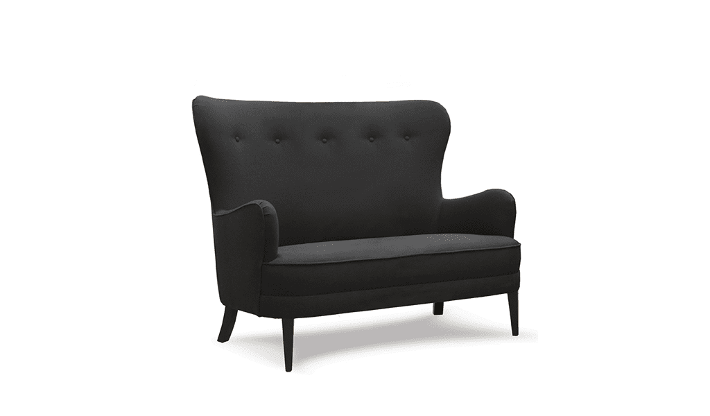 Barton Sofa - Elegant diningsoffa klädd i ett svart tyg med fem stycken dekorativa klädda knappar i ryggen.