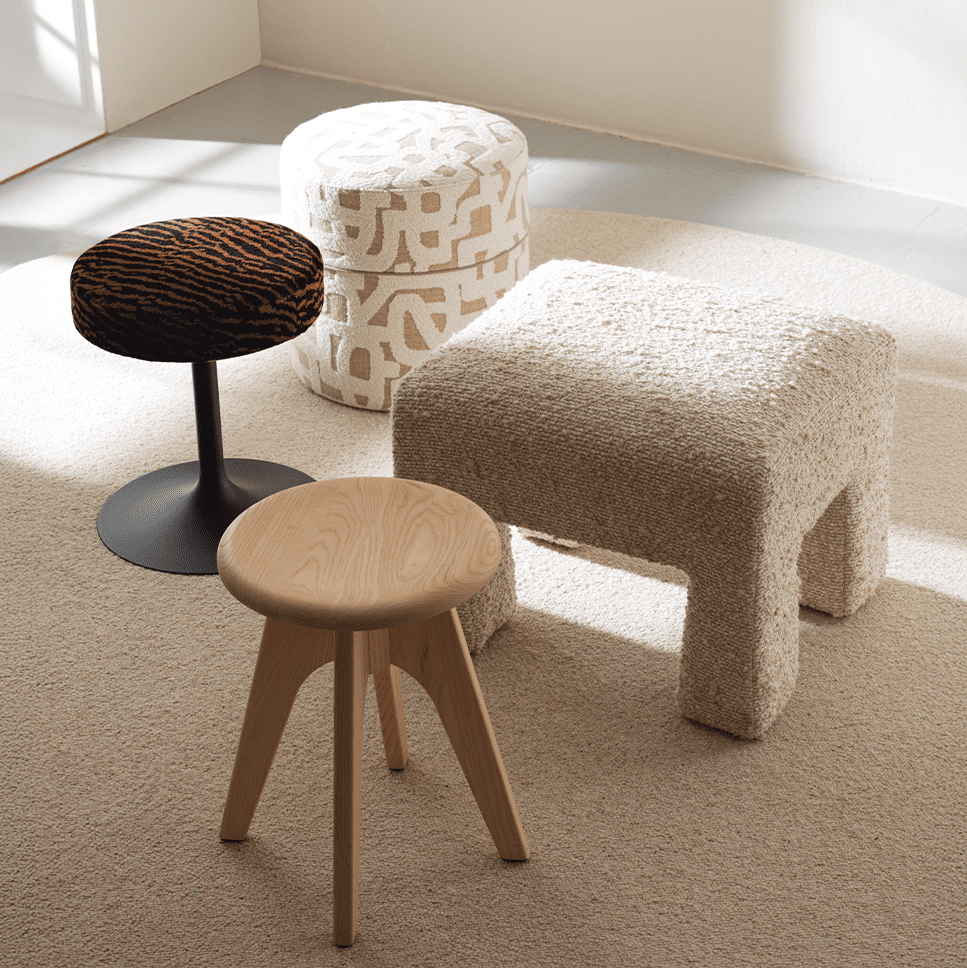 Stella, Studio, Baltzar och Tommy - en mix av pallar och sittpuffar.